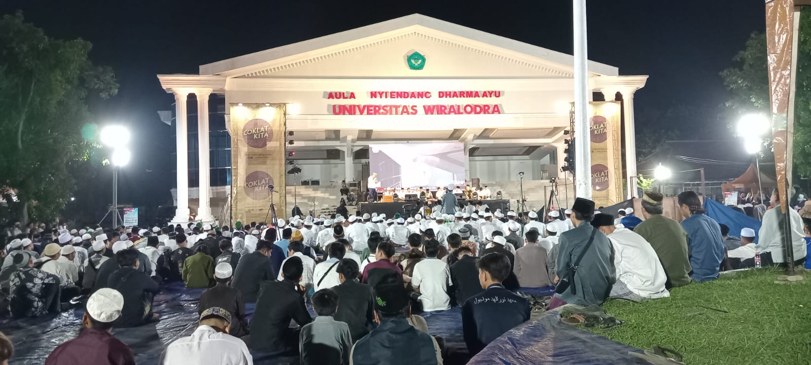 UNIVERSITAS WIRALODRA MENGADAKAN UNWIR BERSHOLAWAT DI ACARA DIES NATALIS KE 42