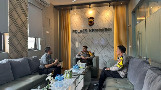 Kalapas Karawang Christo Toar Sambangi Kapolres Karawang Yang Baru